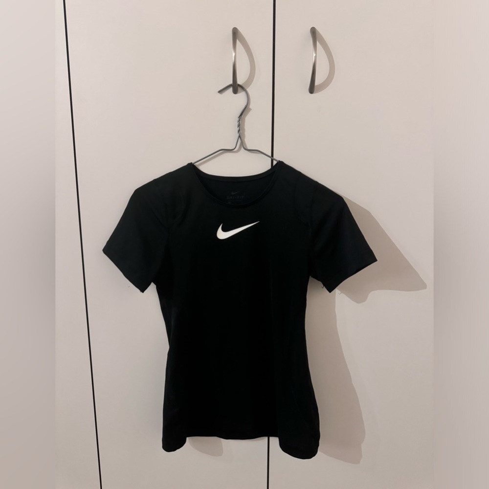 Nike work out top 10/10 condition